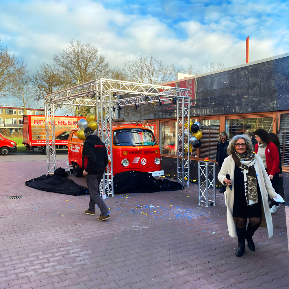 Rode Knop Auto Onthullen